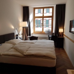 East-West Riverside Hotel - Bild 2