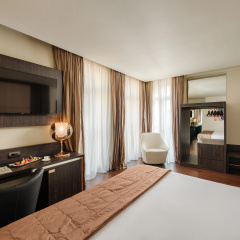 The Square Hotel thumbnail 12
