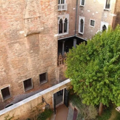 Pesaro Palace - Bild 1