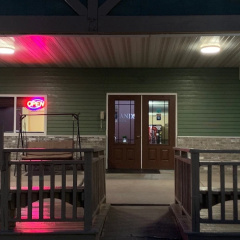 Woodlands Inn & Suites thumbnail 2