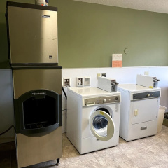 Woodlands Inn & Suites thumbnail 41
