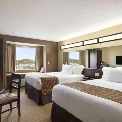 Microtel Inn & Suites by Wyndham Cambridge thumbnail 4