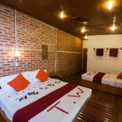 Teak Wood Hotel thumbnail 5