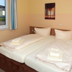 Holiday home in Markkleeberg with a shared pool - Bild 2