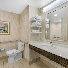 Hampton Inn & Suites Bend thumbnail 47
