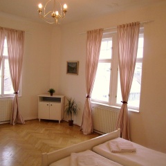 Old Town Square Apartments - Bild 3
