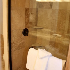 Woods Manor Condo thumbnail 31