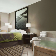 Super 8 by Wyndham Manistee thumbnail 9