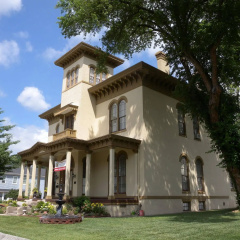 The Pepin Mansion Historic B&B thumbnail 13