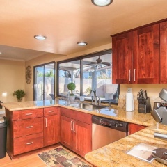Palm Tree Paradise Luxurious 4 Bd Sleeps 16! - Bild 23