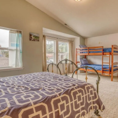 Yaquina Lighthouse View Beach Home thumbnail 3