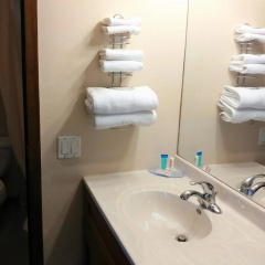 Red Carpet Inn thumbnail 9