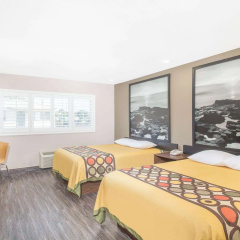 Super 8 by Wyndham National City Chula Vista thumbnail 3