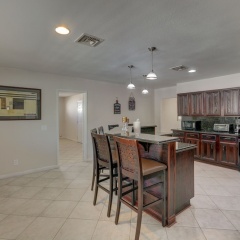 Luxurious 4BR House with Large Pool Near Strip - Bild 22