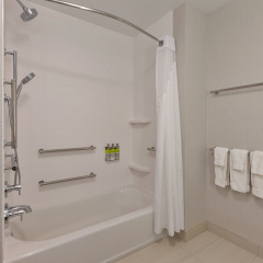 Holiday Inn Express & Suites Milan – Sandusky Area by IHG thumbnail 41