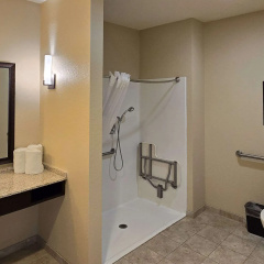 Comfort Inn & Suites Beeville thumbnail 12