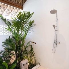 NEW ! Stunning 4BR Jungle View Villa in Lovina - Bild 8