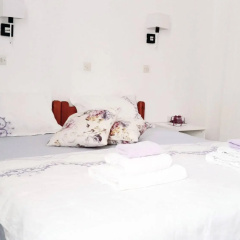 Medieval Rose Hotel thumbnail 1