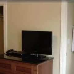 Yale Hotel thumbnail 10
