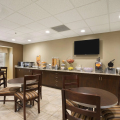 Microtel Inn & Suites by Wyndham Cambridge thumbnail 12