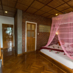 Teak Wood Hotel thumbnail 41