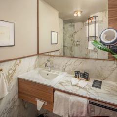 Queen's Court Hotel & Residence - Bild 9