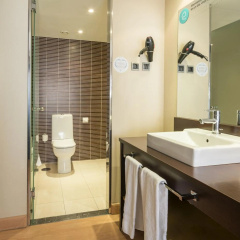 Hotel ILUNION Suites Madrid - Bild 10