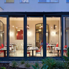Red and Blue Design Hotel Prague - Bild 18