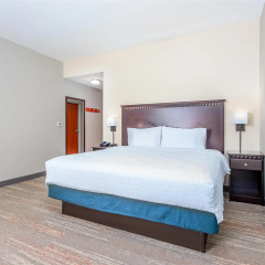 Hampton Inn & Suites Parkersburg Downtown thumbnail 41