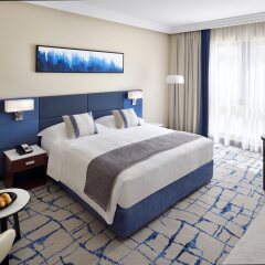 Апартаменты Mövenpick Hotel & Apartments Bur Dubai ОАЭ, Дубай - отзывы, цены и фото номеров - забронировать отель Mövenpick Hotel & Apartments Bur Dubai онлайн комната для гостей фото 2