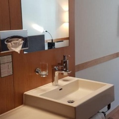 East-West Riverside Hotel - Bild 10