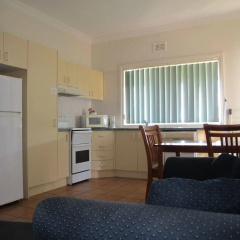 Hampton Court Apartments thumbnail 22