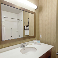 Hampton Inn Seattle/Everett thumbnail 8