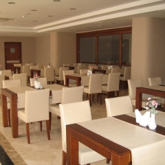 Mom Hotel - Bild 18