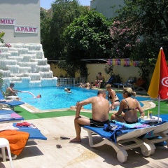 Family Apart - Bild 17