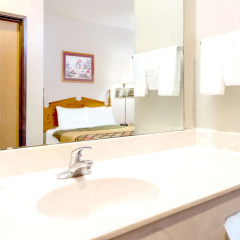 Super 8 by Wyndham Pevely thumbnail 6