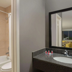 Super 8 by Wyndham Universal City thumbnail 11