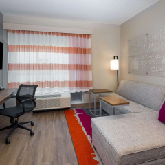 La Quinta Inn & Suites by Wyndham Perry thumbnail 3