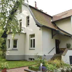 Villa With Garden on the Edge of the Forest - Bild 1