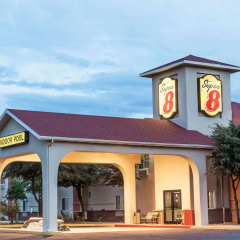 Super 8 by Wyndham Willcox thumbnail 1