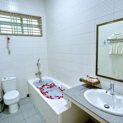 Отель Yuan Sheng Hotel Мьянма, Мандалай - отзывы, цены и фото номеров - забронировать отель Yuan Sheng Hotel онлайн ванная
