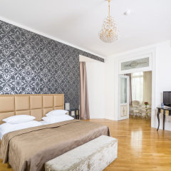 Deminka Palace - Bild 3