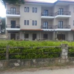 Marios Garden House thumbnail 1