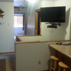 Wolf Den Log Cabin Motel and RV Park thumbnail 9