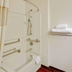 La Quinta Inn & Suites by Wyndham Las Vegas Red Rock - Bild 9
