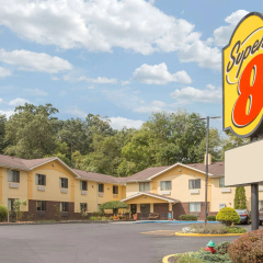 Super 8 by Wyndham Radford VA thumbnail 10