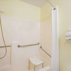 Quality Inn Oskaloosa thumbnail 8