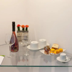 Surreo Luxury Bed & Breakfast thumbnail 3