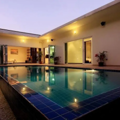 BYG Private Pool Villaat Phuket Town - Bild 6