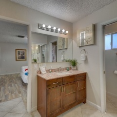 Luxurious 4BR House with Large Pool Near Strip - Bild 6